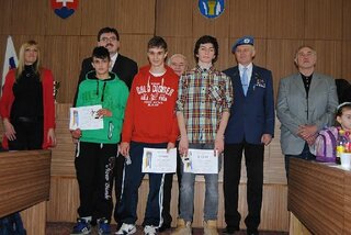 Anton Jašík (tretí sprava)