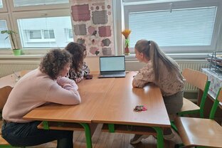 Zväčšiť fotografiu - Deň s ai